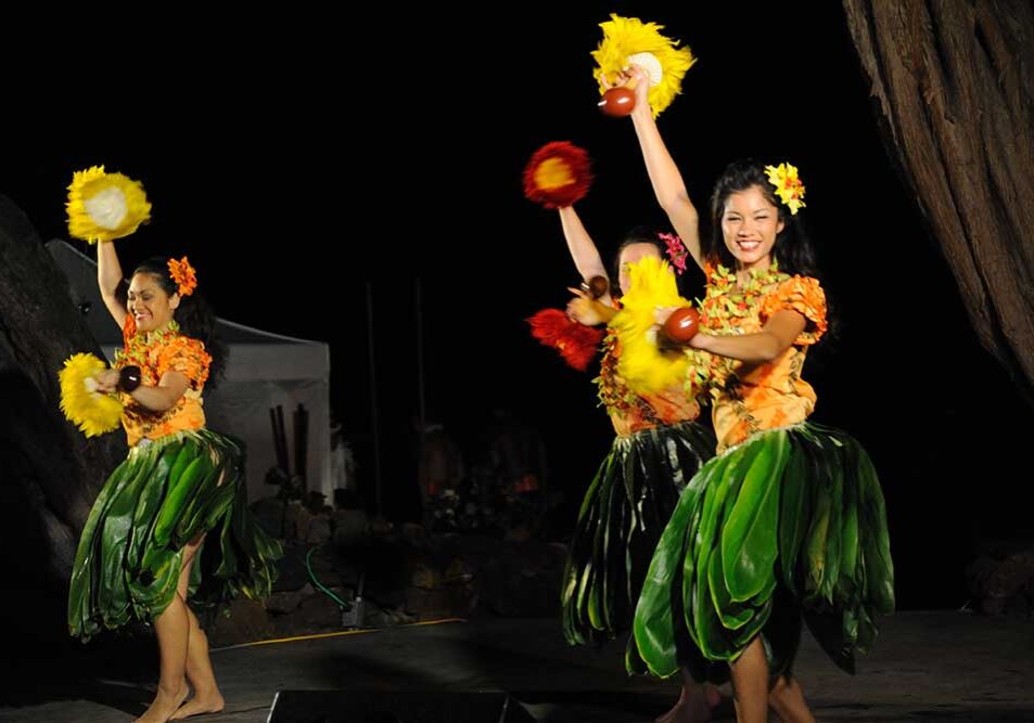 Luau-Dancers
